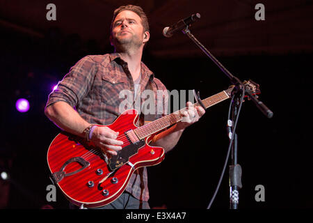 Milwaukee, Wisconsin, Stati Uniti d'America. Il 29 giugno, 2014. Paese artista David chiodo suona dal vivo al 2014 Paese USA Music Festival di Oshkosh, Wisconsin © Daniel DeSlover/ZUMAPRESS.com/Alamy Live News Foto Stock