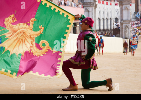 Contrada del drago, il corteo storico, il palio di Siena Siena, Toscana, Italia, Europa Foto Stock