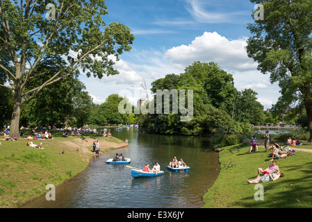 L'ovest del lago in barca nel Parco Victoria, Hackney, Londra, Inghilterra, Regno Unito Foto Stock