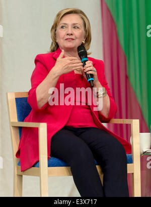 Aspen, Colorado, Stati Uniti d'America. Il 30 giugno, 2014. HILLARY CLINTON partecipa alla Aspen idee Festival. Credito: Brian Cahn/ZUMAPRESS.com/Alamy Live News Foto Stock