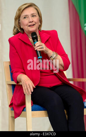 Aspen, Colorado, Stati Uniti d'America. Il 30 giugno, 2014. HILLARY CLINTON partecipa alla Aspen idee Festival. Credito: Brian Cahn/ZUMAPRESS.com/Alamy Live News Foto Stock