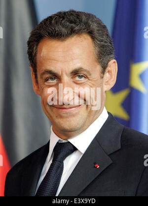 Berlino, Germania. 16 Maggio, 2007. Il nuovo presidente francese Nicolas Sarkozy è raffigurato presso la cancelleria di Berlino, Germania, 16 maggio 2007. Si tratta di Sarkozy la prima visita di Stato al suo assumition di office. Il cancelliere tedesco Merkel si aspetta da Sarkozy nuovi contributi anche fuori dell'UE crisi costituzionale. Foto: Rainer Jensen/dpa/Alamy Live News Foto Stock