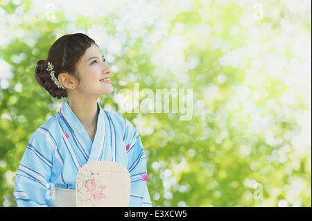 Donna in uno yukata Foto Stock