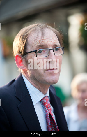 Testa e spalle di Newmarket delle corse ippiche trainer James Fanshawe presso il corso di Luglio di Newmarket. Foto Stock