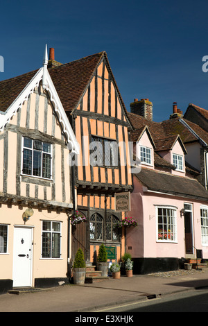 Regno Unito Inghilterra, Suffolk, Lavenham, High Street, Munning's Emporium in Crooked House Foto Stock