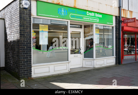 West Sussex Credit Union (sicuro risparmio prestiti audio) negozio per prestiti Worthing Town Center West Sussex Regno Unito Foto Stock