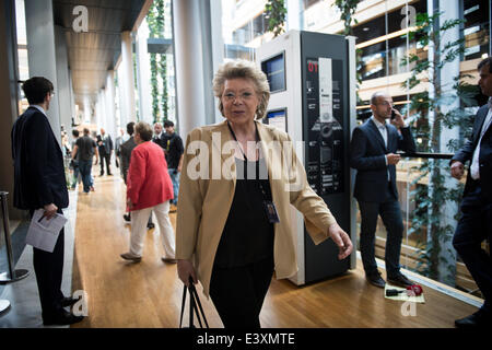 Strasburgo, Francia. Il 1 luglio 2014. MEP Viviane Reding arriva per la prima sessione di nuovi membri eletti del Parlamento europeo al Parlamento europeo sede a Strasburgo, Francia sul credito 01.07.2014: dpa picture alliance/Alamy Live News Foto Stock