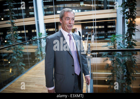 Strasburgo, Francia. Il 1 luglio 2014. MEP Nigel Farage arriva per la prima sessione di nuovi membri eletti del Parlamento europeo al Parlamento europeo sede a Strasburgo, Francia sul credito 01.07.2014: dpa picture alliance/Alamy Live News Foto Stock