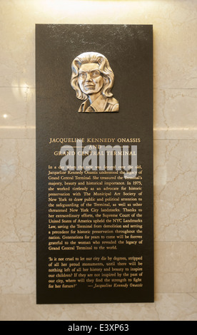 Il recentemente rinnovato ingresso principale (Pershing Square) al Grand Central Terminal è dedicata a Jacqueline Kennedy Onassis Foto Stock