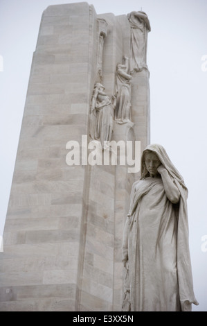 Il pianto della donna o della madre del Canada in lutto per i morti in ‪Canadian Vimy nazionale Memorial‬ Foto Stock