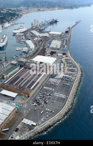 VISTA AEREA. Porto di Savona. Provincia di Savona, Liguria, Italia. Foto Stock