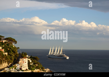 Club Med 2, la nave a vela più lunga del mondo (dal 2014) a 194 metri al largo della costa di Nizza, Alpes-Maritimes, Costa Azzurra, Francia. Foto Stock