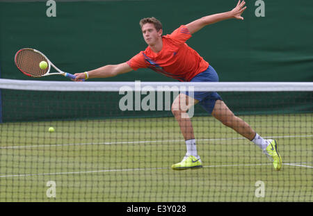 Manchester, Regno Unito. 1 Luglio, 2014. Jack Findel-Hawkins si allunga per restituire la palla durante il suo 1-6, 6-3, 5-7 sconfitta da Keelan Oakley al Aegon GB Pro torneo di tennis presso il Club del Nord, Didsbury, Manchester. Aegon GB Pro Tennis Manchester, UK Credit: Giovanni friggitrice/Alamy Live News Foto Stock