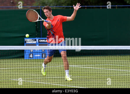 Manchester, Regno Unito. 1 Luglio, 2014. Jack Findel-Hawkins restituisce la sfera durante il suo 1-6, 6-3, 5-7 sconfitta da Keelan Oakley al Aegon GB Pro torneo di tennis presso il Club del Nord, Didsbury, Manchester. Aegon GB Pro Tennis Manchester, UK Credit: Giovanni friggitrice/Alamy Live News Foto Stock