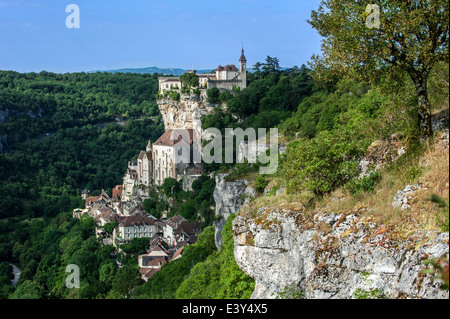 Vista su Rocamadour, città episcopale e santuario della Beata Vergine Maria, Lot, Midi-Pirenei, Francia Foto Stock