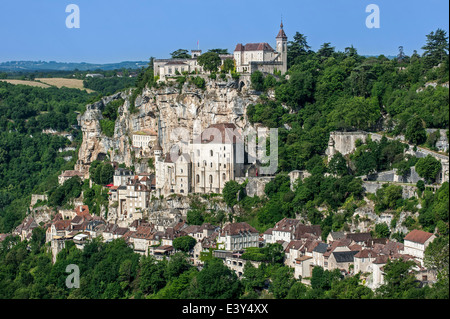 Vista su Rocamadour, città episcopale e santuario della Beata Vergine Maria, Lot, Midi-Pirenei, Francia Foto Stock