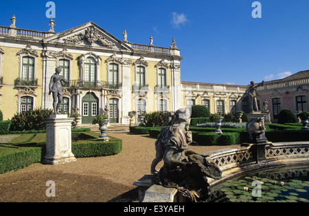 Il Palazzo Reale di Queluz è un francese ispirata, Rococco-style Capolavoro costruito da Re Pedro III nel 1747, Lisbona, Portogallo Foto Stock