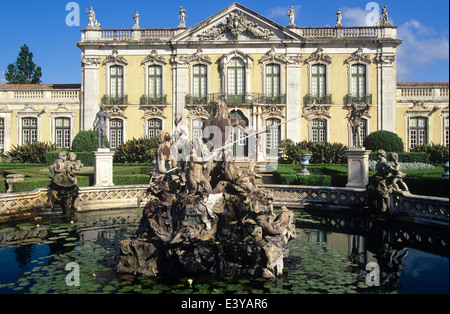 Il Palazzo Reale di Queluz è un francese ispirata, Rococco-style Capolavoro costruito da Re Pedro III nel 1747, Lisbona, Portogallo Foto Stock