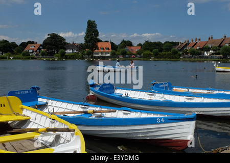 Gite in barca sul lago a Thorpeness nel Sussex East Anglia England Foto Stock