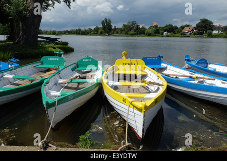 Gite in barca sul lago a Thorpeness nel Sussex East Anglia England Foto Stock