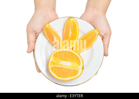 Offre fette di arance sulla piastra bianca Foto Stock