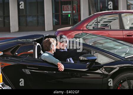 James Stunt guida nella sua nera Lamborghini Aventador in Beverly Hills offre: James Stunt dove: Los Angeles, California, Stati Uniti quando: 05 Dic 2013 Foto Stock