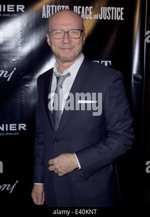Artisti per la pace e la giustizia 2013 Holiday beneficio a Su & Giù nella città di New York con: Paul Haggis dove: la città di New York, New York, Stati Uniti quando: 10 Dic 2013 Foto Stock