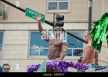 Jun 29, 2014 - Chicago, Illinois, Stati Uniti - I partecipanti del festival presso il quarantacinquesimo annuale di Chicago Gay Parade. La colorata Pride Parade è diventata una tradizione a Chicago nella comunità Lakeview noto anche come "Boys Town." (credito Immagine: © Karen I. Hirsch/ZUMA filo/ZUMAPRESS.com) Foto Stock