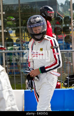 Strictly Come Dancing di Brendan Cole prendendo parte a Go-Karting al Mercedes-Benz World presso il famoso circuito di Brooklands nel Surrey, la raccolta di fondi per l'Henry Surtees Foundation. Brooklands 01.07.2014 Theodore Liasi/Alamy Live News Foto Stock
