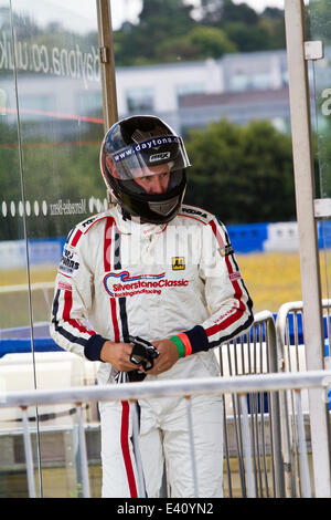 Strictly Come Dancing di Brendan Cole prendendo parte a Go-Karting al Mercedes-Benz World presso il famoso circuito di Brooklands nel Surrey, la raccolta di fondi per l'Henry Surtees Foundation. Brooklands 01.07.2014 Theodore Liasi/Alamy Live News Foto Stock