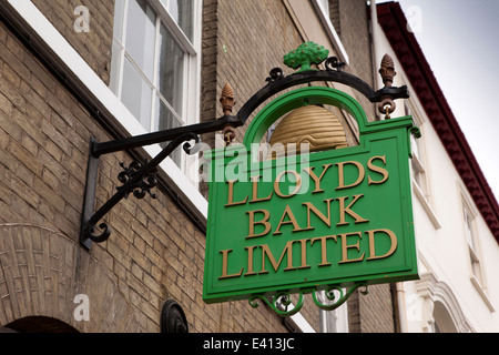 Regno Unito Inghilterra, Suffolk, Bury St Edmunds, Buttermarket, Old Lloyds Bank segno Foto Stock