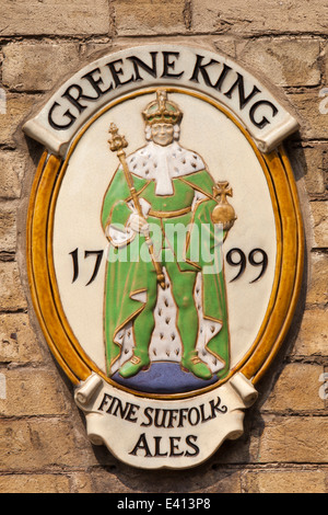 Regno Unito Inghilterra, Suffolk, Bury St Edmunds, la Greene King, ammenda Suffolk ales, segno di ceramica Foto Stock