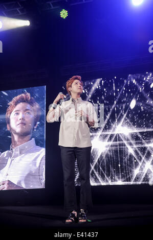 Hong Kong, Cina. Il 28 giugno, 2014. Corea del Sud cantante Hong Ki Lee incontra i suoi fan a Hong Kong in Cina il sabato 28 giugno, 2014. © TopPhoto/Alamy Live News Foto Stock
