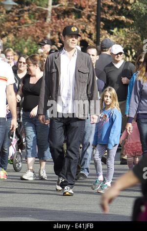 Vince Vaughn trascorre la giornata con la sua famiglia a Disneyland con: Vince Vaughn dove: Los Angeles, California, Stati Uniti quando: 18 Dic 2013 Foto Stock