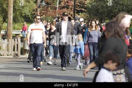 Vince Vaughn trascorre la giornata con la sua famiglia a Disneyland con: Vince Vaughn dove: Los Angeles, California, Stati Uniti quando: 18 Dic 2013 Foto Stock