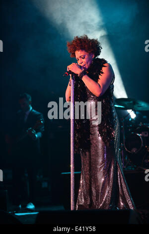 Macy Gray compie durante la sua XIV anniversario - 'su come la vita è' a Casino Miami Jai Alai offre: Macy Gray dove: Miami, Florida, Stati Uniti quando: 31 Dic 2013 Foto Stock