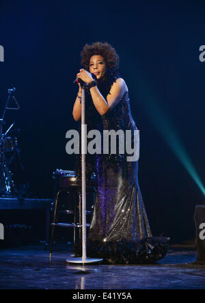 Macy Gray compie durante la sua XIV anniversario - 'su come la vita è' a Casino Miami Jai Alai offre: Macy Gray dove: Miami, Florida, Stati Uniti quando: 31 Dic 2013 Foto Stock