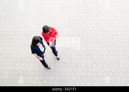Imprenditrici con tavoletta digitale Foto Stock