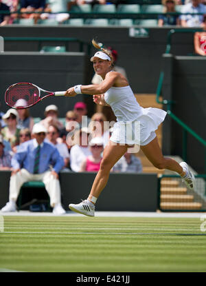 Londra, Regno Unito. 2 Luglio, 2014. Wimbledon Tennis Championships. Corrispondenza tra Eugenie Bouchard e Angelique Kerber. Nella foto: Angelique Kerber (GER) Foto: Henk Koster/Tennisimages/Alamy Live News Foto Stock