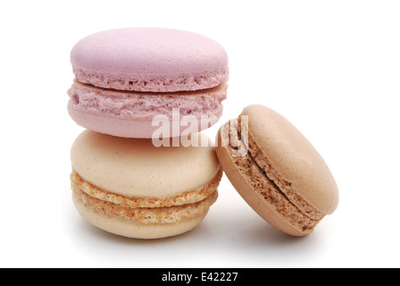 Tre amaretti su bianco con tracciato di ritaglio Foto Stock