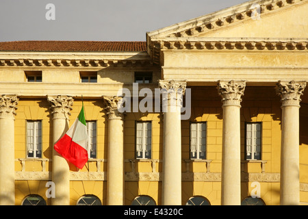 Il Palazzo Barbieri, Piazza Bra, Verona, Italia. Foto Stock