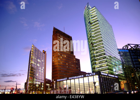 Stazione 'Potsdamer Platz' e grattacieli di Berlino Foto Stock