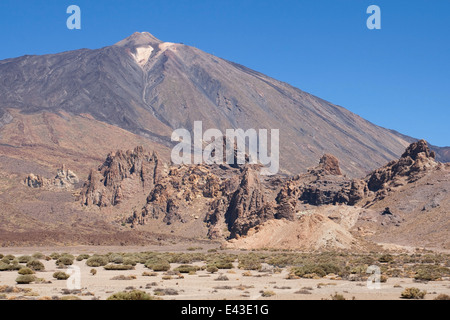 Roques de Garcia e il monte Teide Tenerife, Isole Canarie, Spagna. Foto Stock