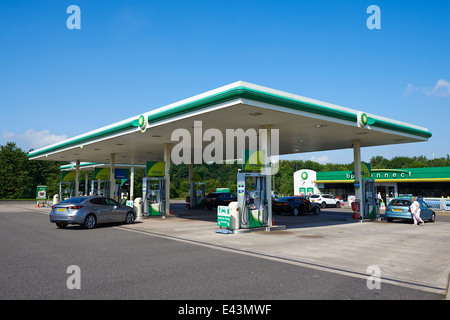 Piazzale del carburante BP Collegare Norton Canes Servizi Staffordshire REGNO UNITO Foto Stock