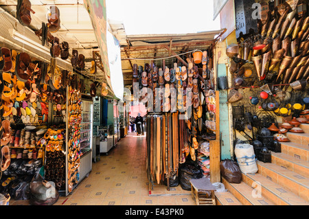 Partite di merci per la vendita al souk di Marrakech, Marocco Foto Stock