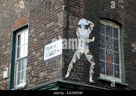 Scala Street W1 firmare con jester cut-out al di sopra di Pollock's Toy Museum, Londra Inghilterra Gran Bretagna REGNO UNITO Foto Stock