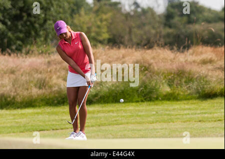 Denham, Londra, UK, 2 luglio 2014. Gli ISP HANDA Ladies European Masters 2014 - Pro-Am giorno al Buckinghamshire golf club. Un giorno per le aziende e i partner della celebrità per giocare a fianco di professionisti precedendo l'evento principale del giorno seguente. Nella foto : Cheyenne Woods (USA). Credito: Stephen Chung/Alamy Live News Foto Stock