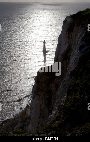 Faro e ocean visto da Beachy Head, East Sussex. Foto Stock
