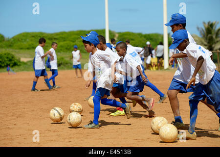 Formazione, evento di calcio per i bambini e i giovani provenienti da quartieri poveri, Festival da Bola, progetto sociale della Deutsche Foto Stock