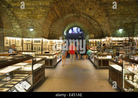 Kryptoportikus, scantinati dentro il Palazzo di Diocleziano, Split, Split-Dalmatia County, Croazia Foto Stock